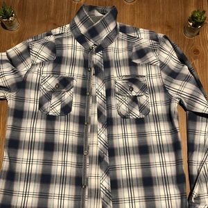 Men’s Casual metal button, button down.